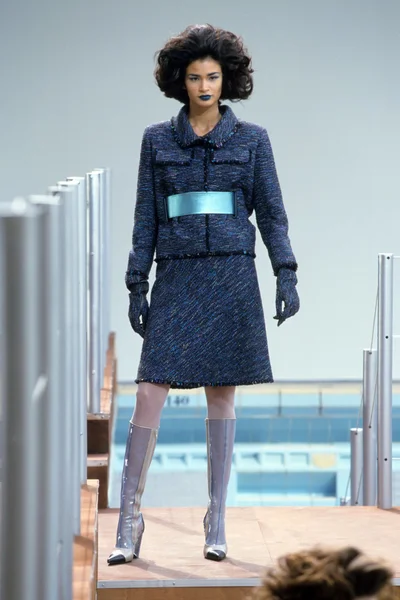 Look 10
